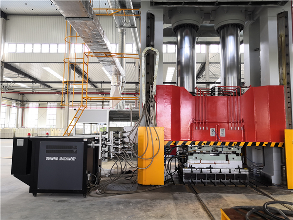 SMC玻璃鋼復合材料成型油溫機作用