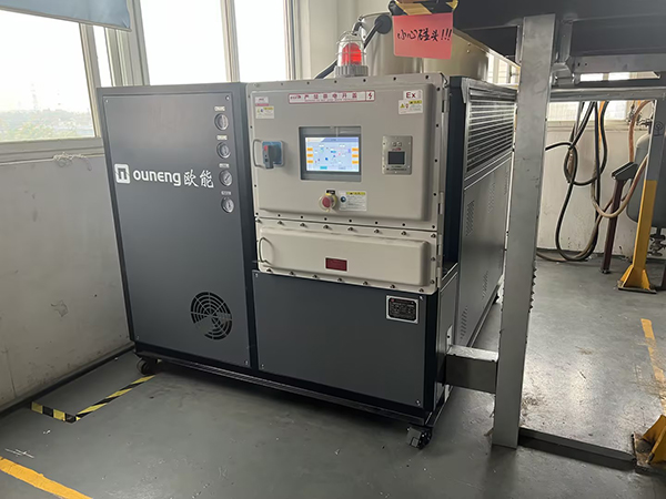 醫(yī)藥中間體半管式不銹鋼反應釜防爆電加熱油爐