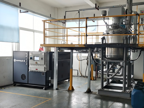 500升的攪拌釜控溫防爆冷熱一體機