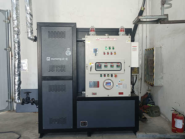 醫(yī)藥中間體半管式不銹鋼反應釜防爆電加熱油爐