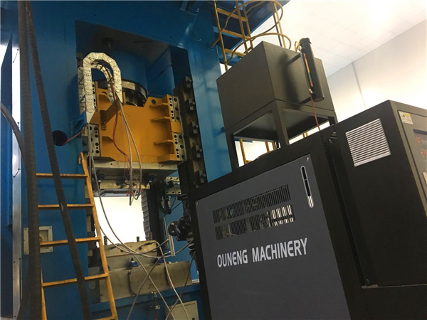 油式模溫機(jī)控制面板介紹，專(zhuān)業(yè)咨詢(xún)找「歐能機(jī)械」