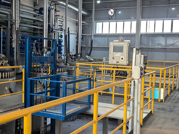 TCU控溫系統(tǒng)為蒸汽換熱，實(shí)現(xiàn)高精準(zhǔn)控溫