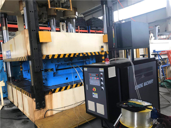 內飾件熱壓成型模溫機