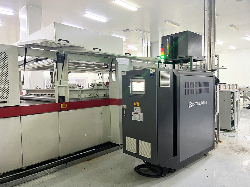 光伏層壓機模溫機的工作原理，提高太陽能電池封裝質量